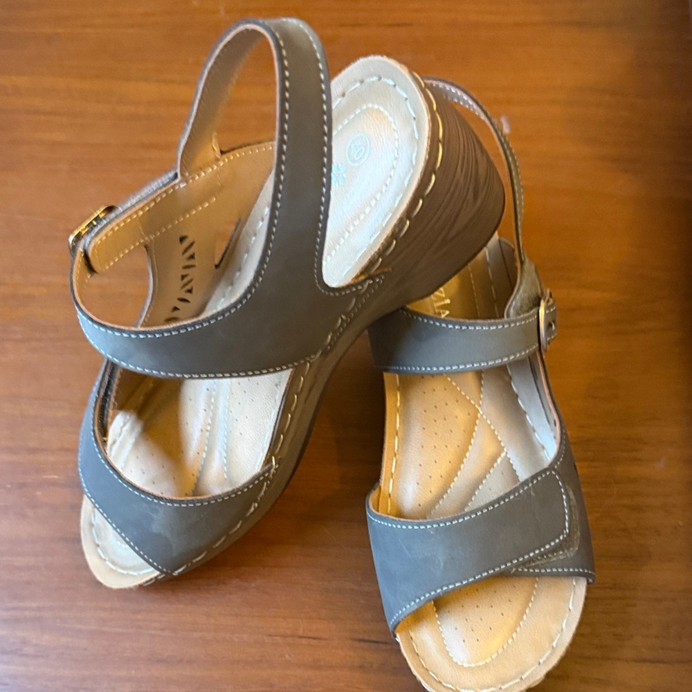 Stylish Patrizia Spring Step Sandals in Brown 9.5
